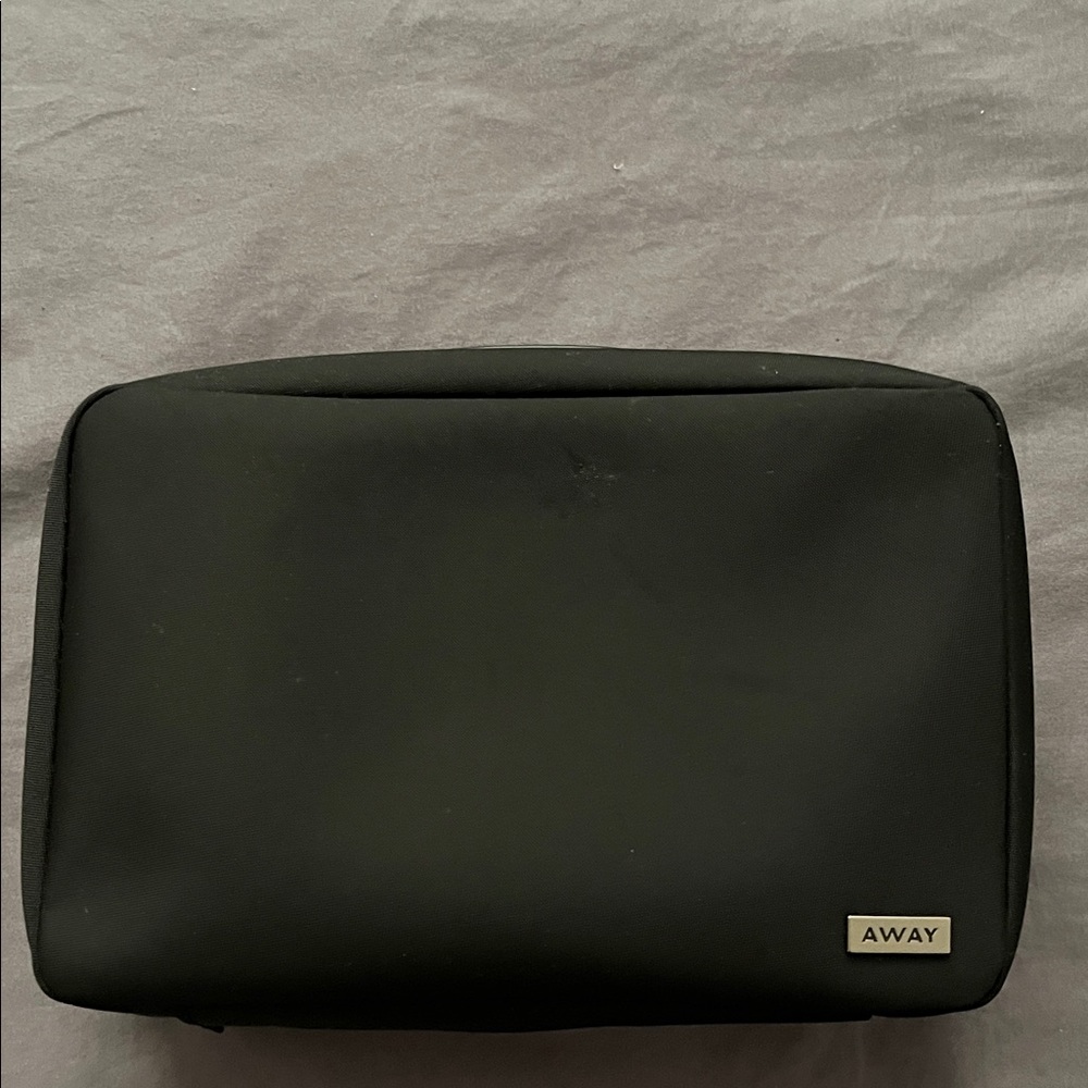 Away Men's Black Toiletry Bag